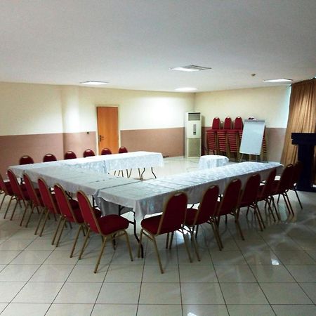 Room In Lodge - Golden Royale Hotel Enugu Exteriör bild