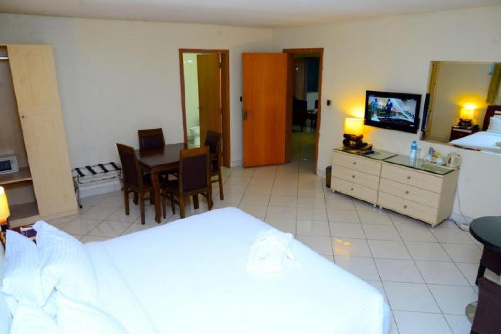 Room In Lodge - Golden Royale Hotel Enugu Exteriör bild