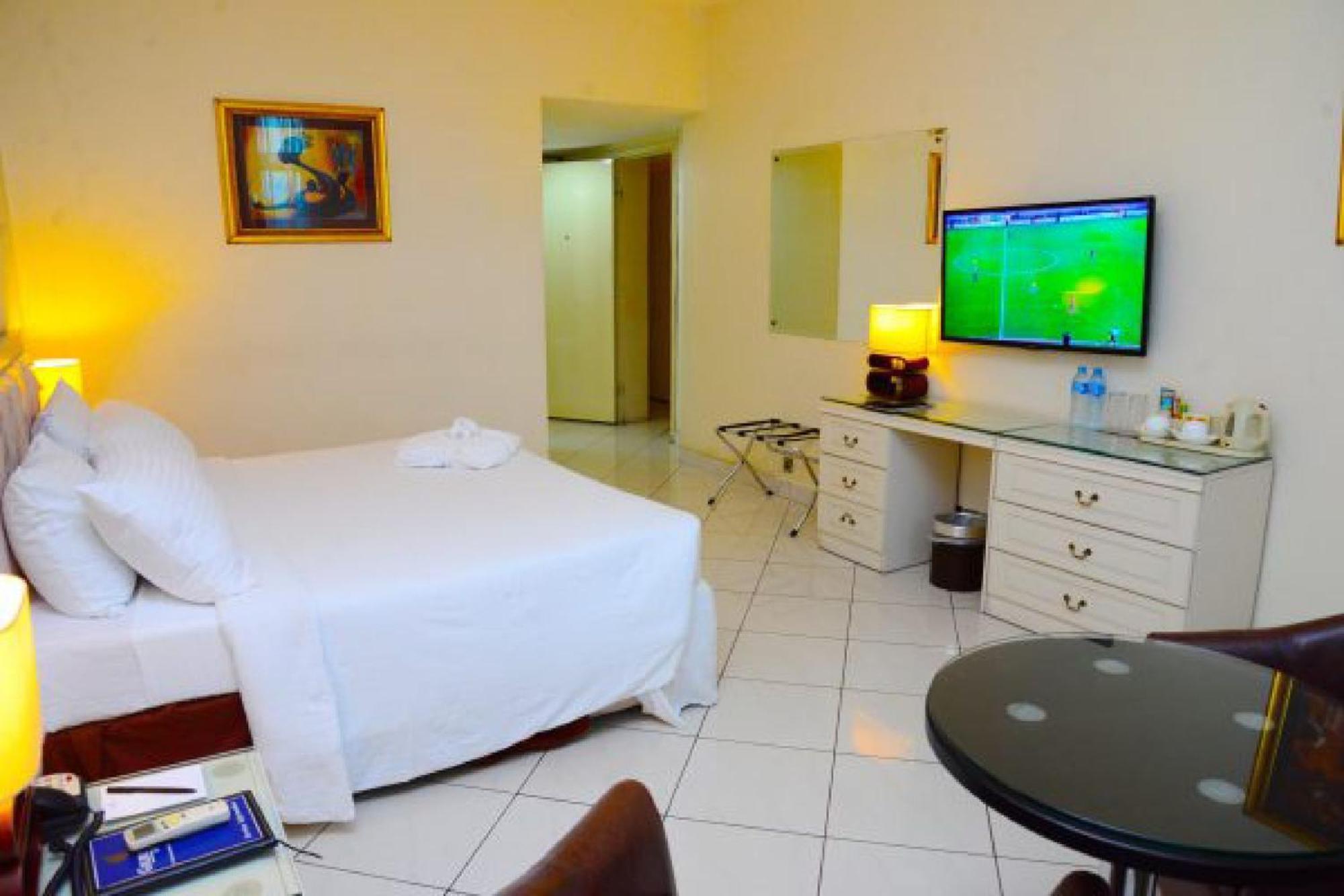 Room In Lodge - Golden Royale Hotel Enugu Exteriör bild