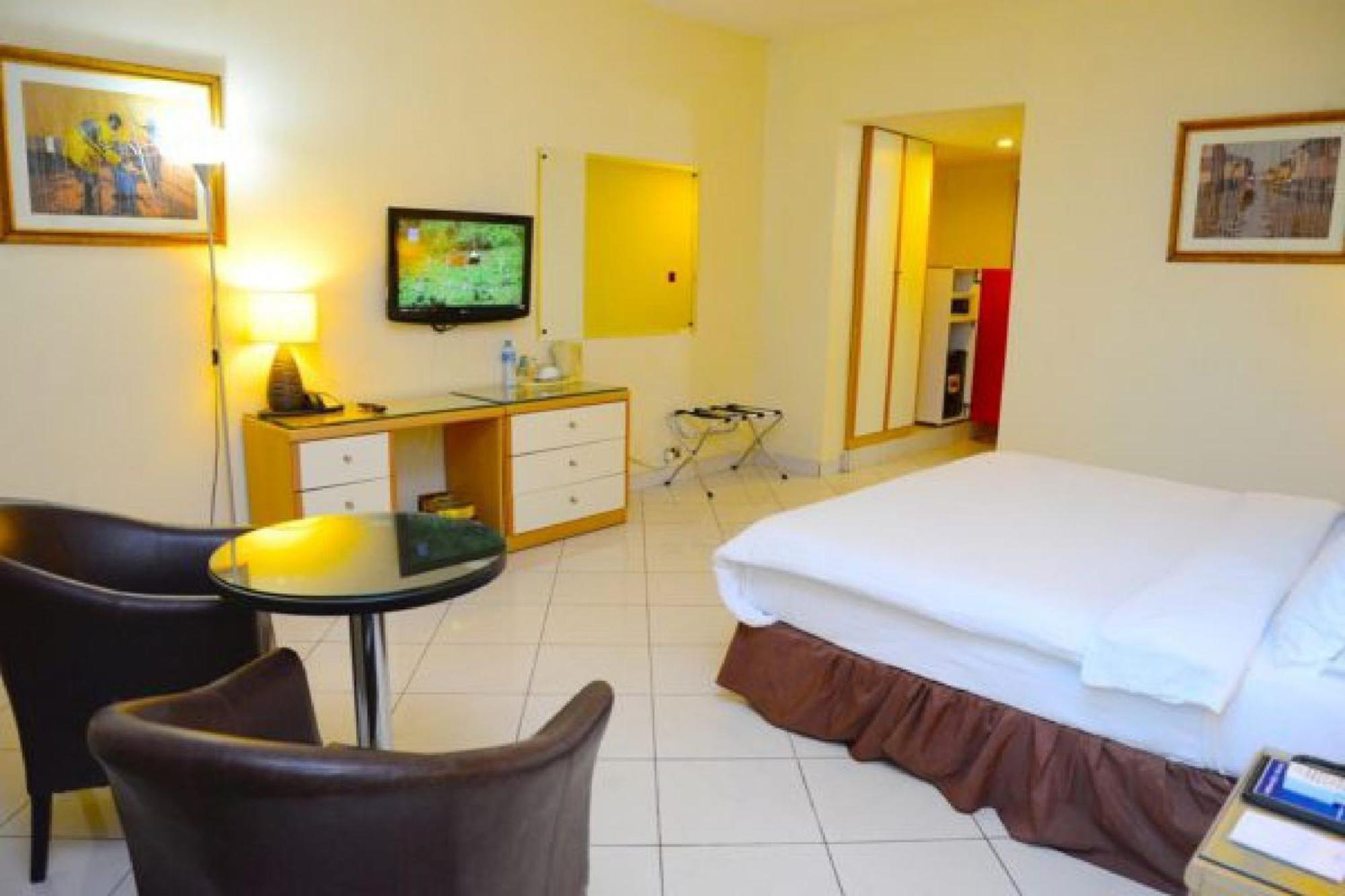 Room In Lodge - Golden Royale Hotel Enugu Exteriör bild