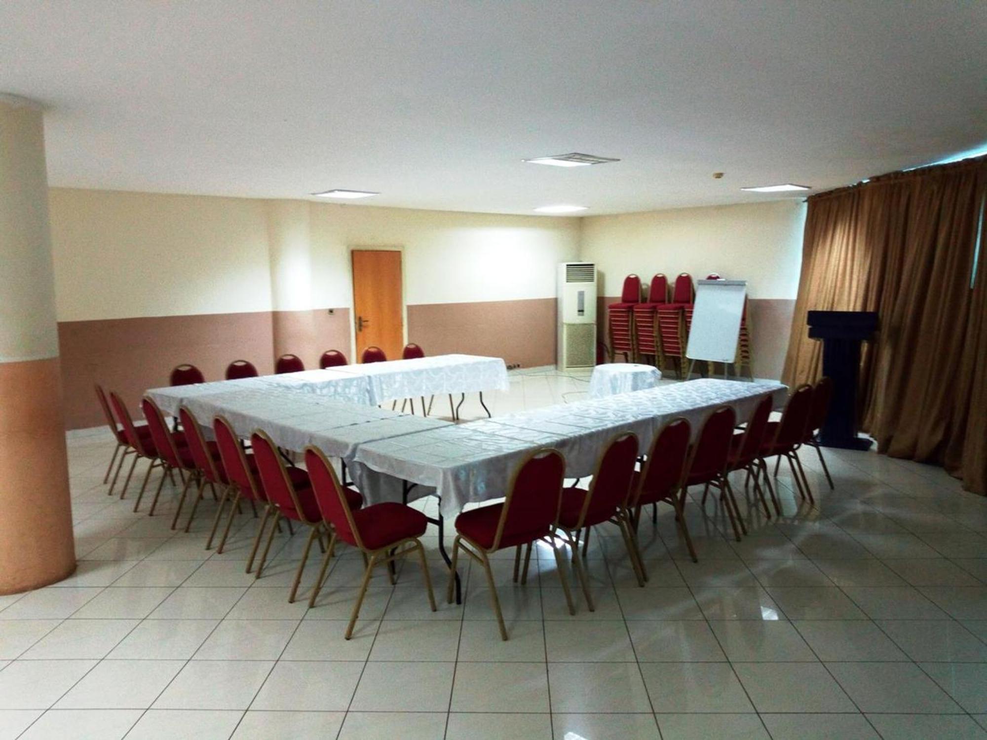 Room In Lodge - Golden Royale Hotel Enugu Exteriör bild